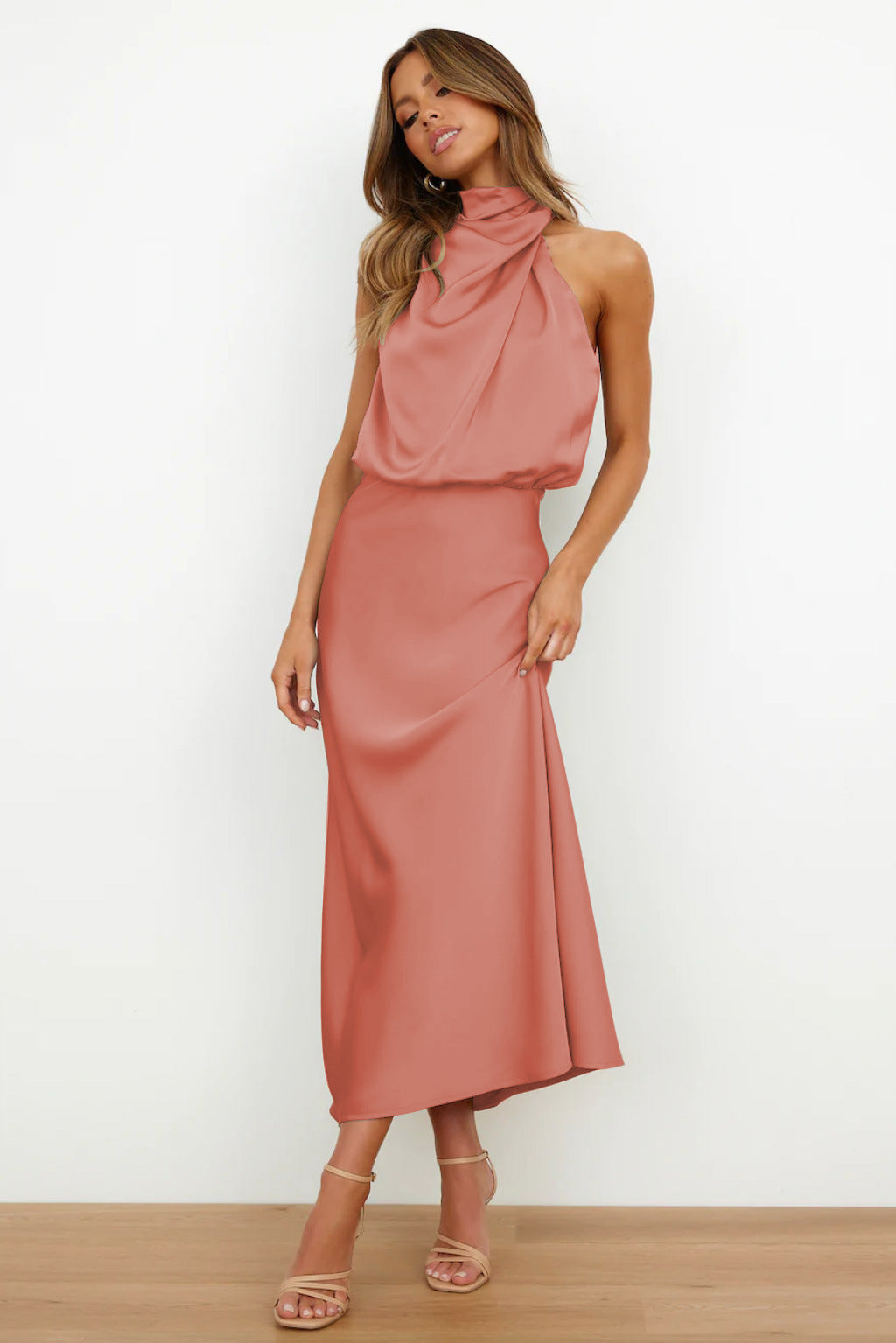 Emily | Satijnen Halterjurk voor Dames – Elegante Rugloze Maxi Avond- en Feestjurk
