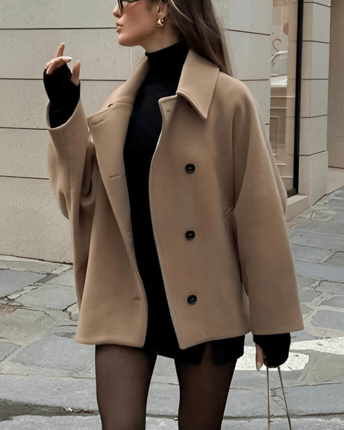 Eirlys | Damescape – dubbelrijig, oversized kraag en wijde mouwen