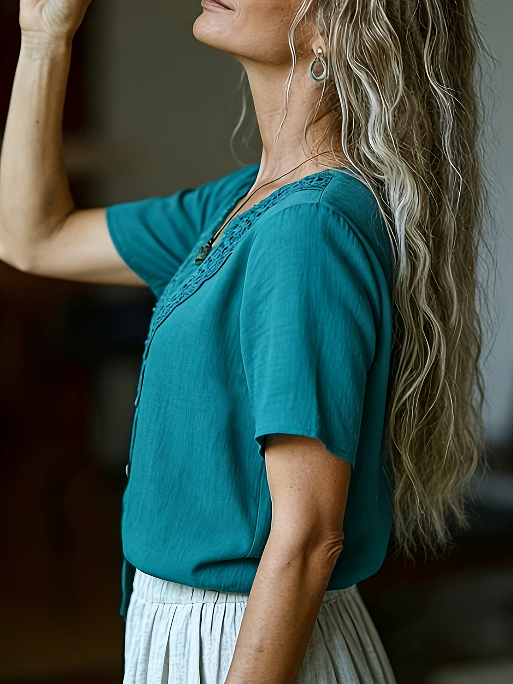 Cyrelia | Dames Linnen Blouse met V-hals – Boho Geborduurde Blouse met Knopen