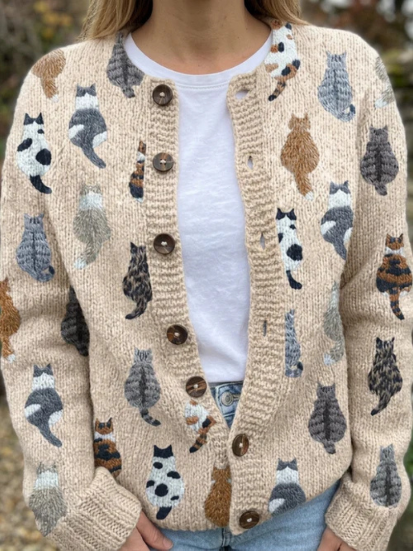 Arianelle | Damesvest met kattenprint – Zacht breiwerk, relaxte pasvorm