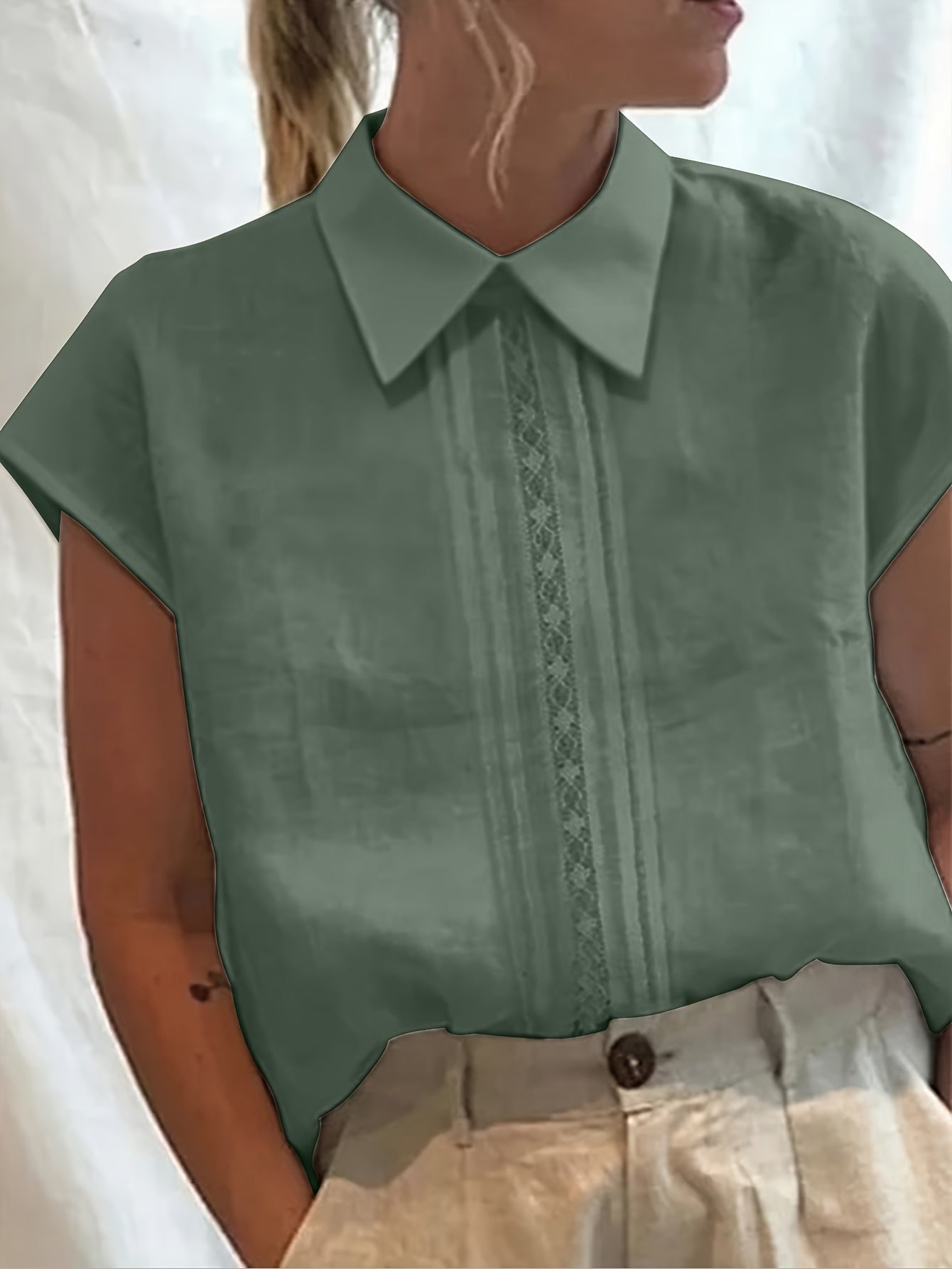 Anya | Casual Mouwloze Damestop – Losvallende Blouse met Plooien, Kanten Details en Kraag
