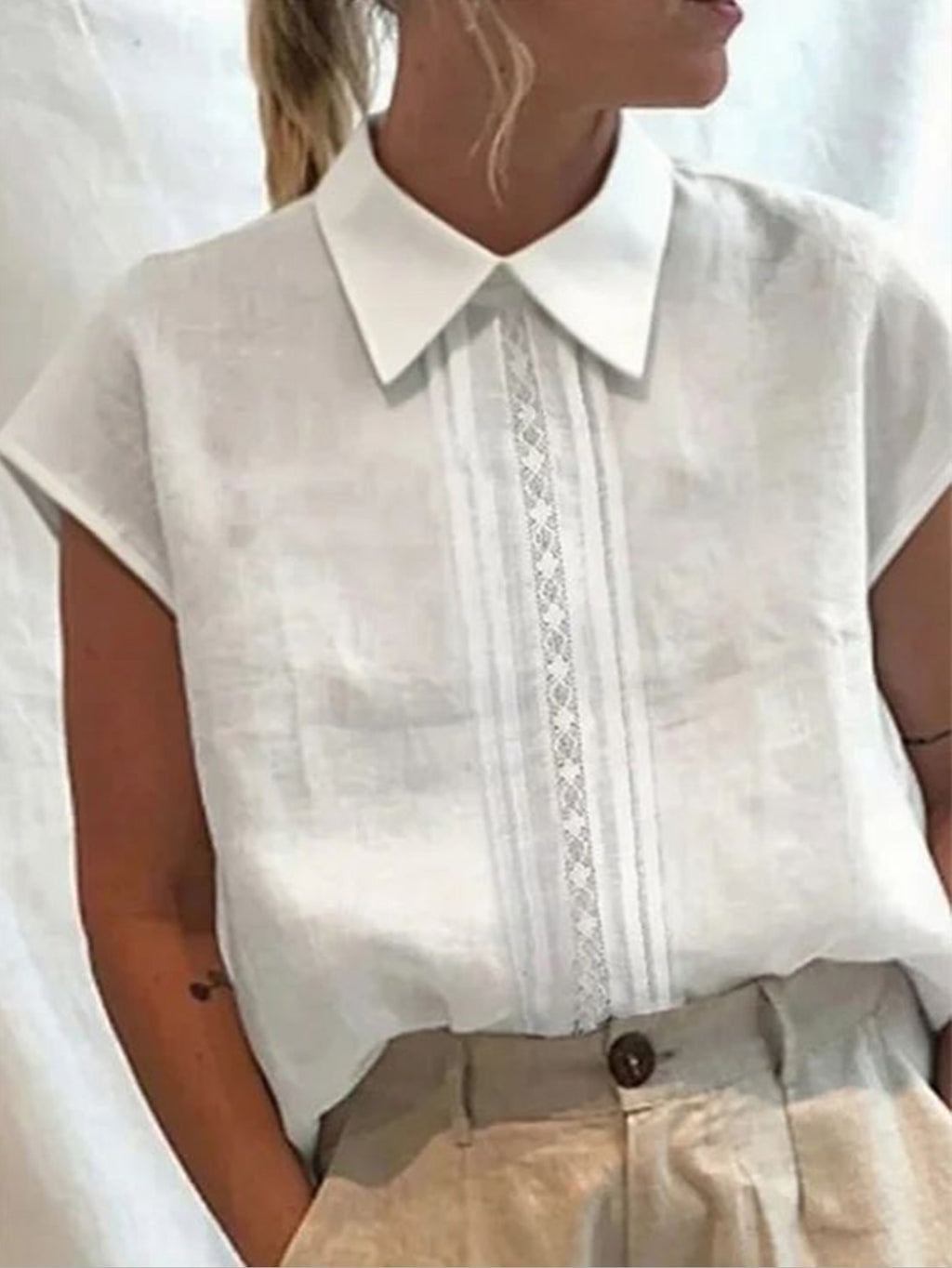 Anya | Casual Mouwloze Damestop – Losvallende Blouse met Plooien, Kanten Details en Kraag