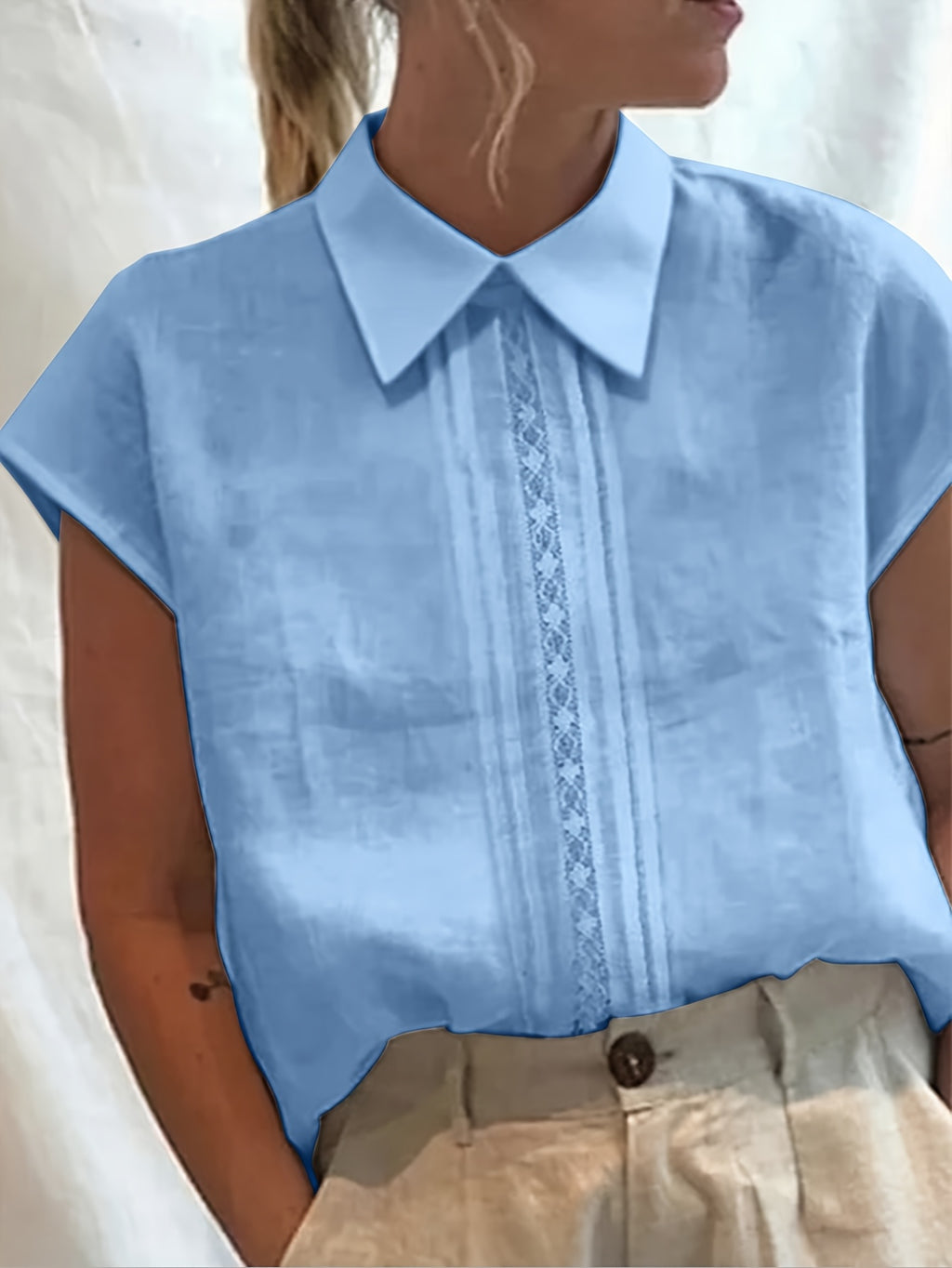 Anya | Casual Mouwloze Damestop – Losvallende Blouse met Plooien, Kanten Details en Kraag