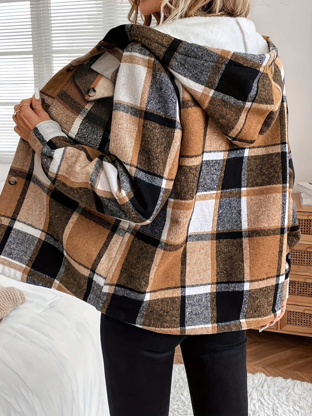 Baukje | Damesjas met capuchon, geruit en gevoerd met fleece – Casual geruite overhemdjas