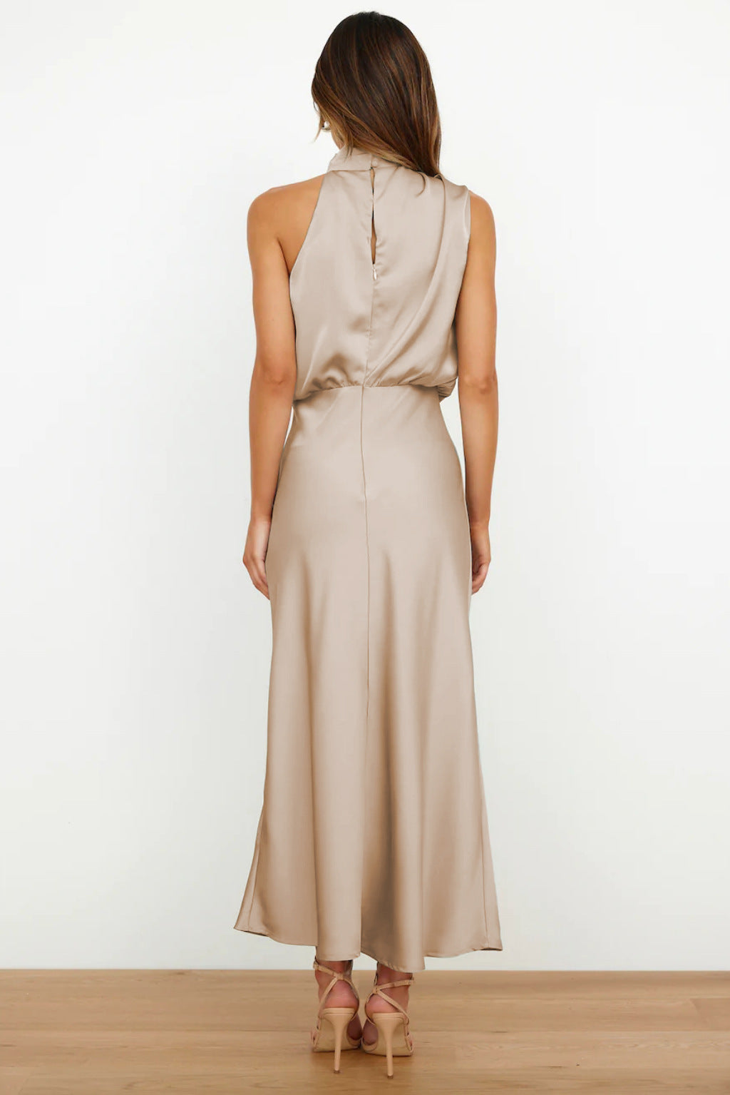 Emily | Satijnen Halterjurk voor Dames – Elegante Rugloze Maxi Avond- en Feestjurk