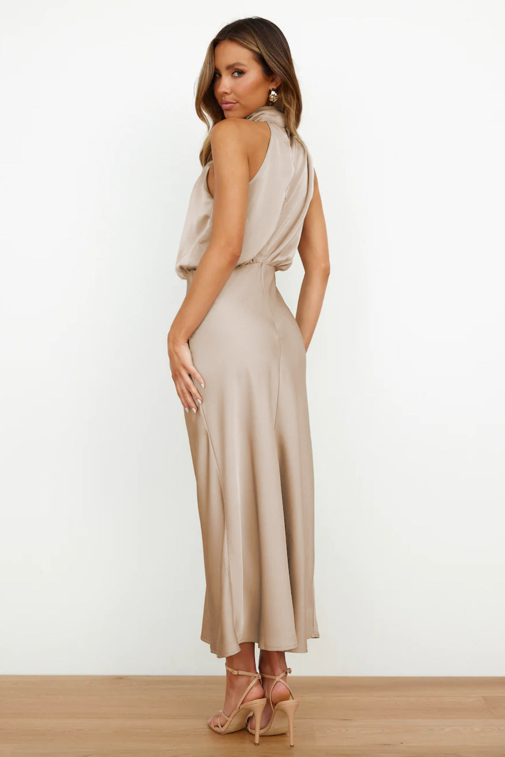 Emily | Satijnen Halterjurk voor Dames – Elegante Rugloze Maxi Avond- en Feestjurk