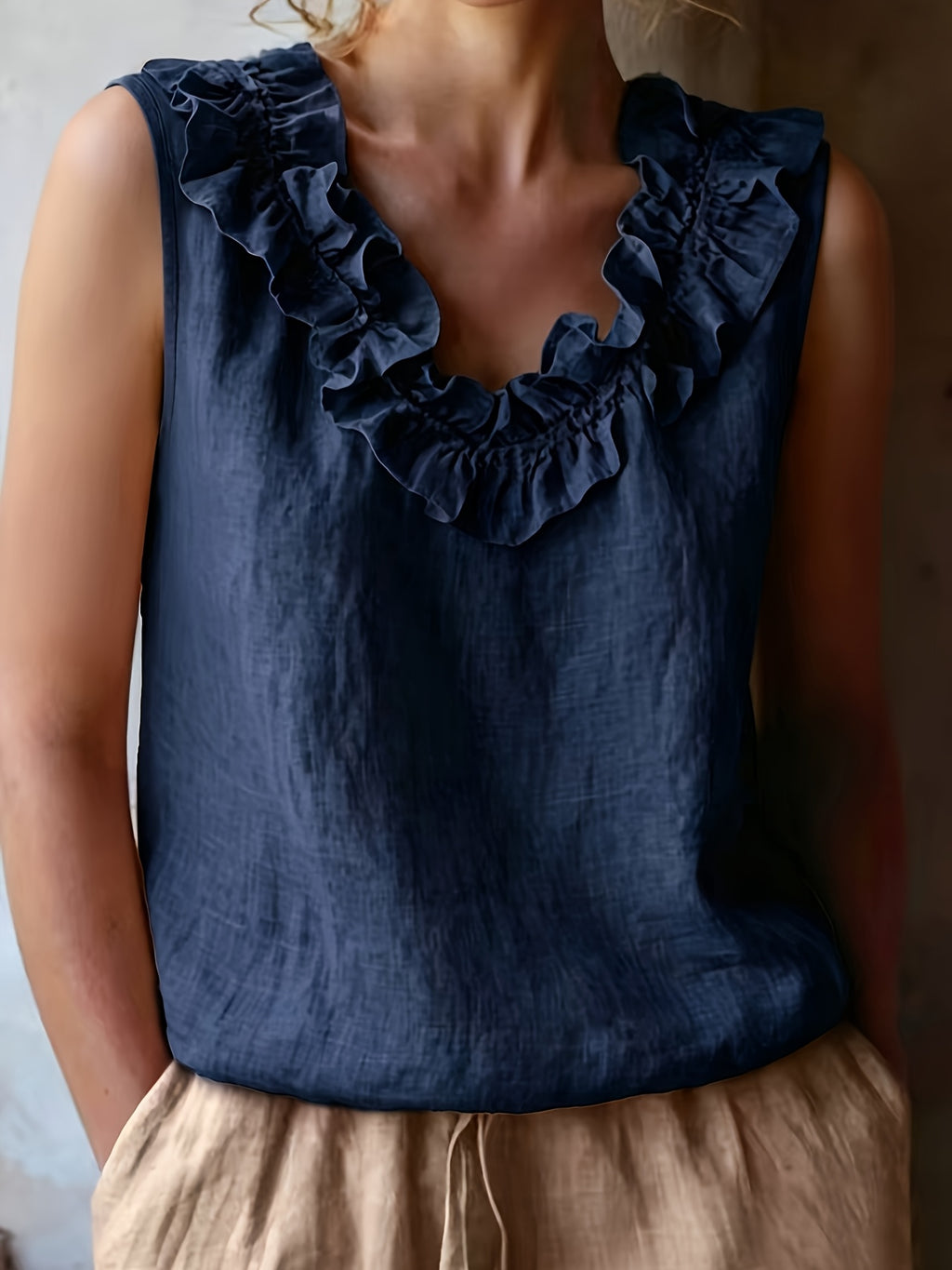 Kallie | Mouwloze top met ruches voor dames – Casual blouse met losse pasvorm
