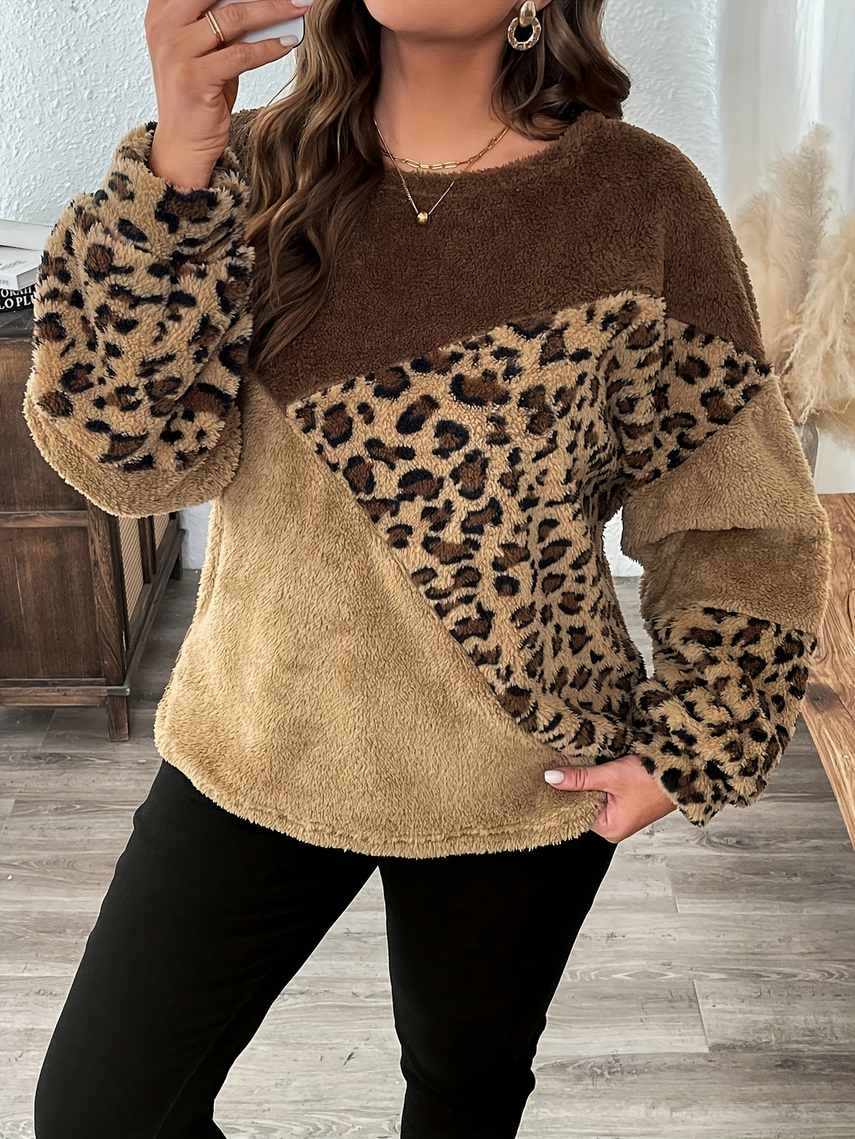 Jessalise | Pluche dames-sweatshirt met luipaardprint – Color-block met lange mouwen