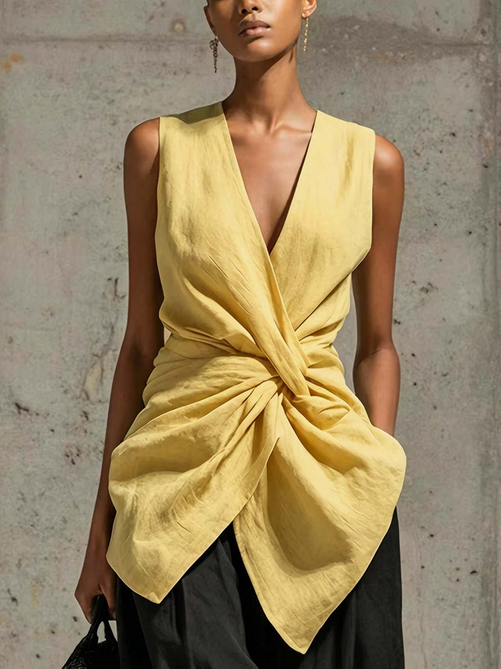 Zariah | Dames-top met V-hals en gedraaide pas – Mouwloos mintgroen shirt met getailleerd detail
