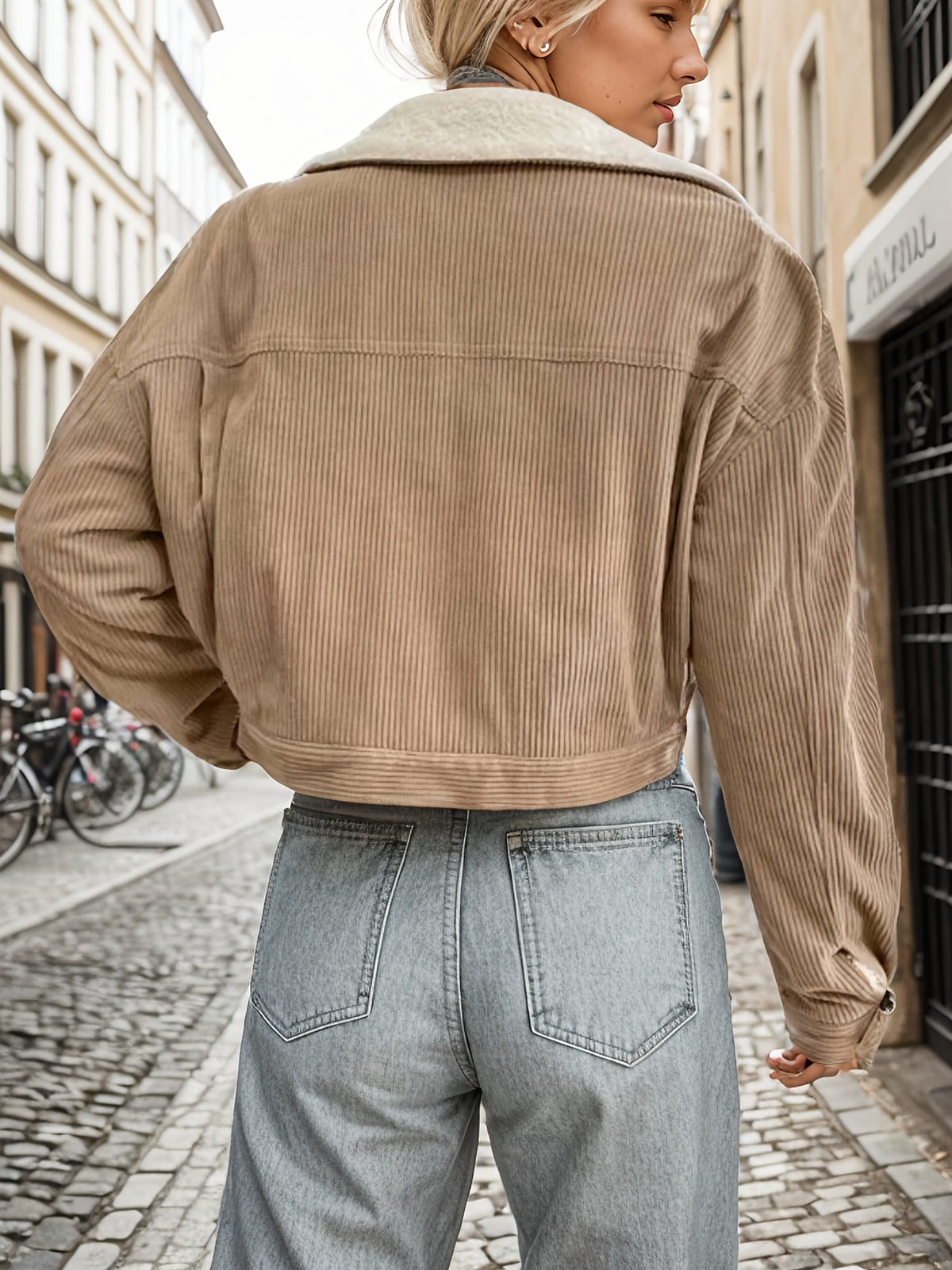 Agniet | Corduroyjas voor dames met fleecekraag – Korte, warme jas met voering van lamsfleece