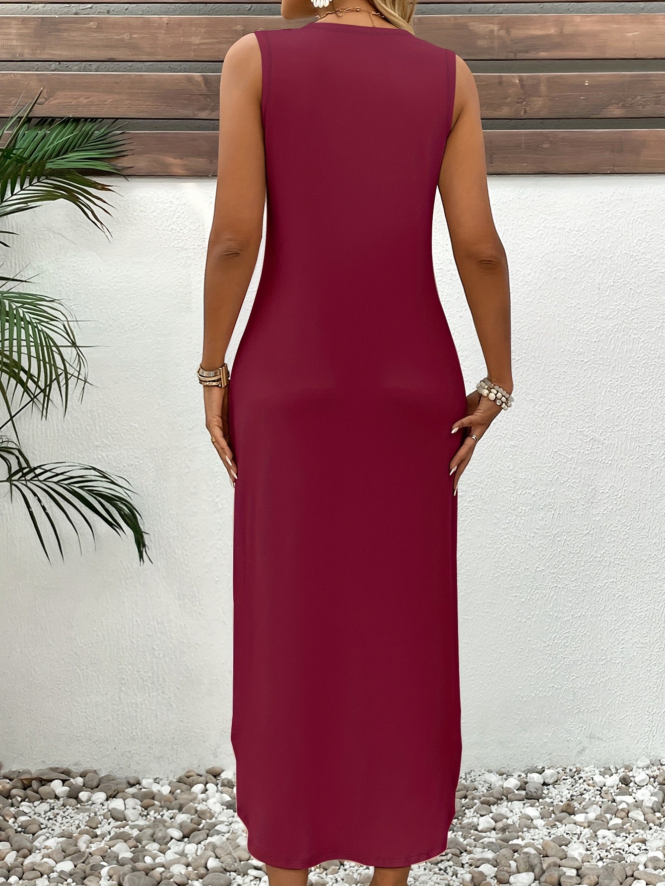 Faylin | Lotusbloem midi-jurk voor dames – Elegante mouwloze zomerjurk in kastanjebruin