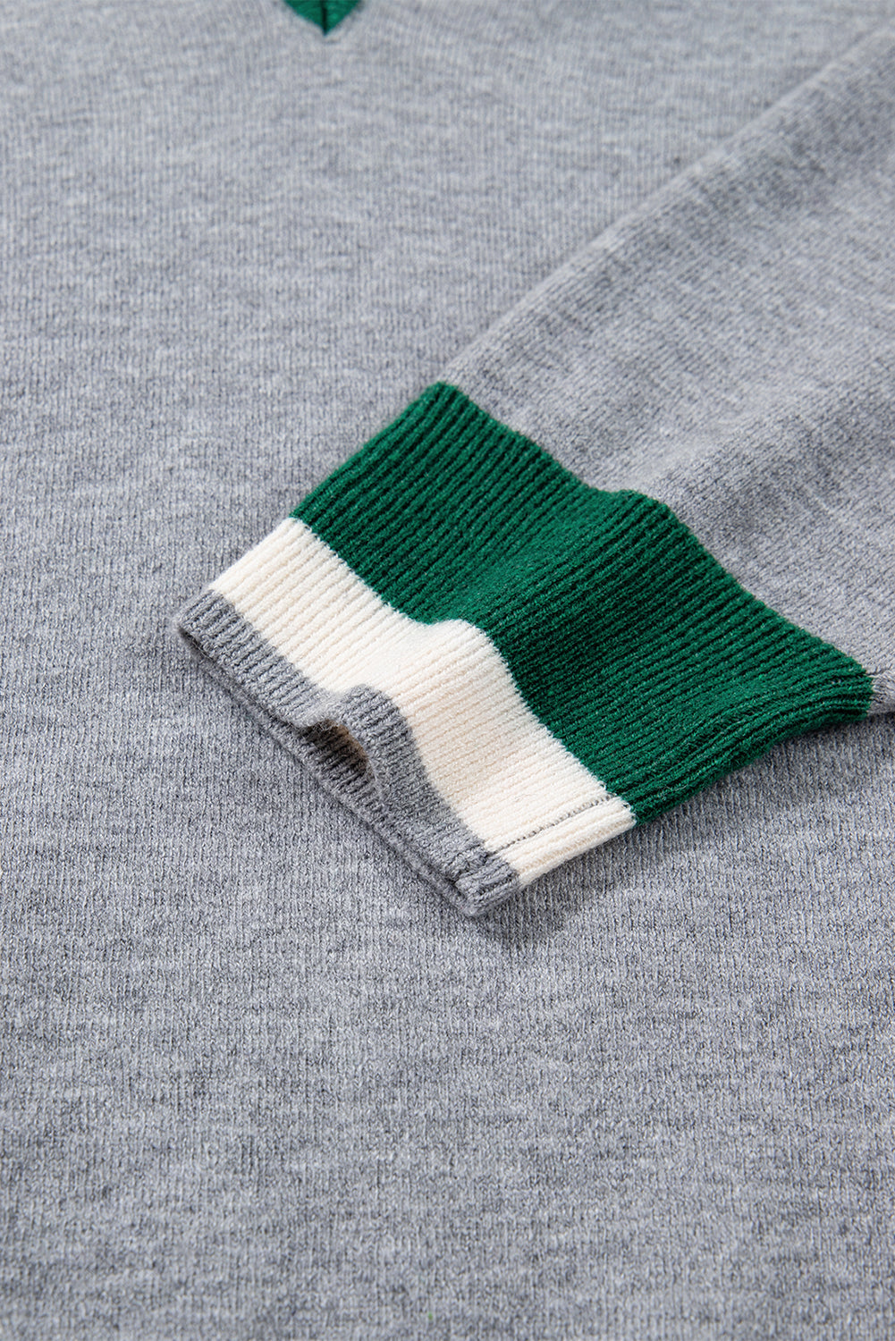 Florissa | Grijze dames-sweater in varsity-stijl – V-hals, contrasterende strepen aan de randen