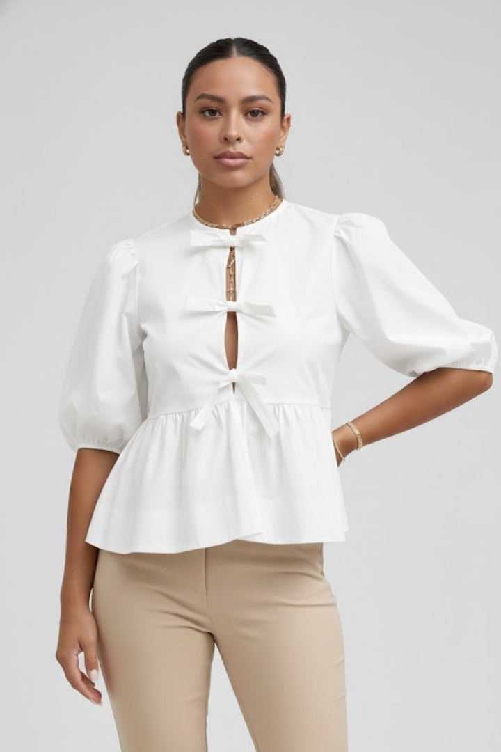 Orlena | Dames Peplum Blouse met Strik aan de Voorkant – Pofmouwen met Strikdetail