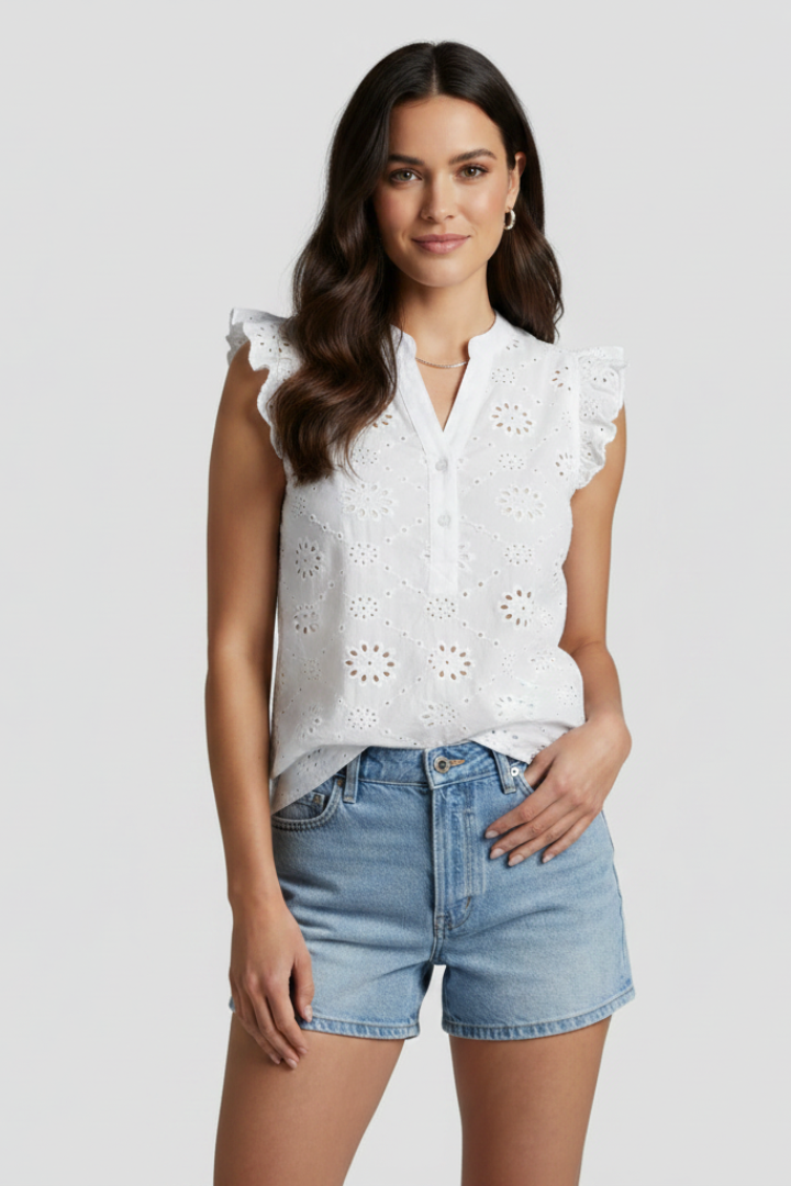 Nova | Mouwloze Eyelet Blouse voor Dames – Geborduurde Top met Ruches op de Schouders
