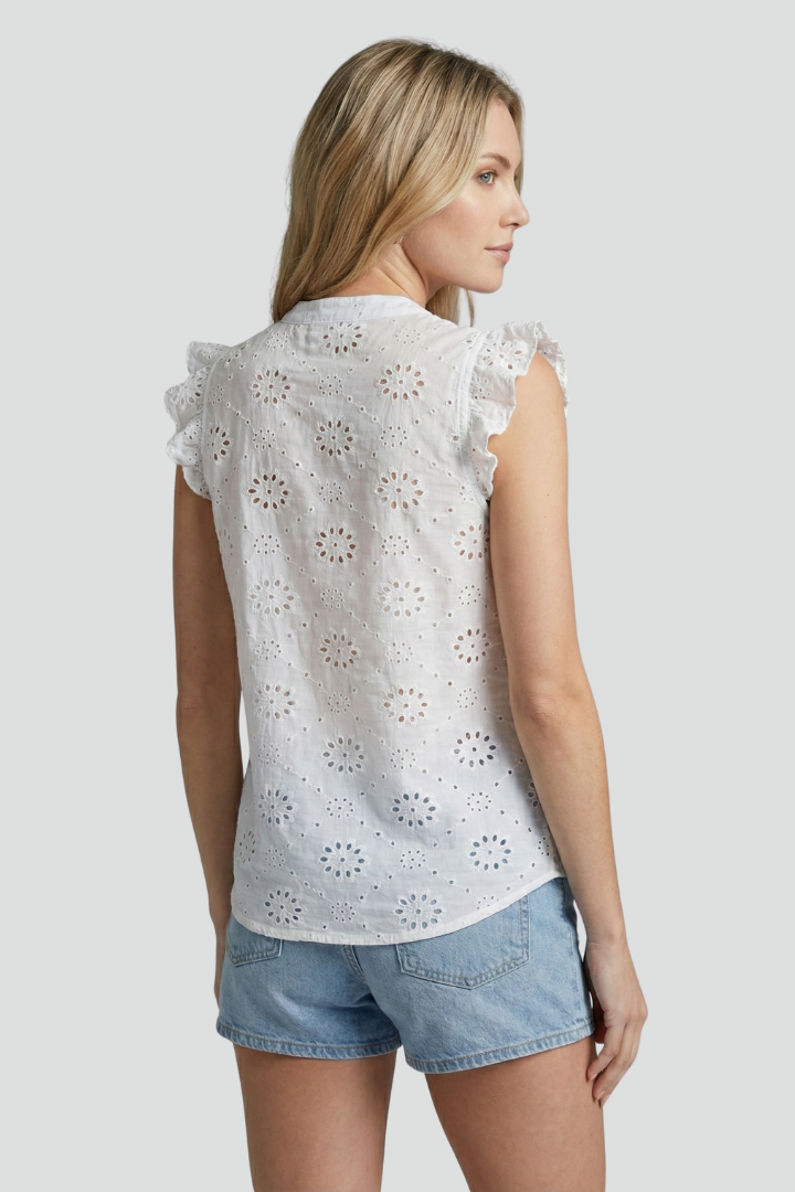 Nova | Mouwloze Eyelet Blouse voor Dames – Geborduurde Top met Ruches op de Schouders