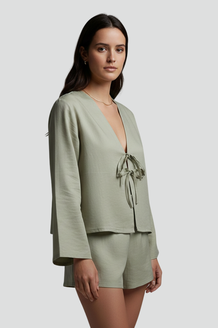 Rayae | Dames diepe V-hals blouse met veterdetail – lange mouwen