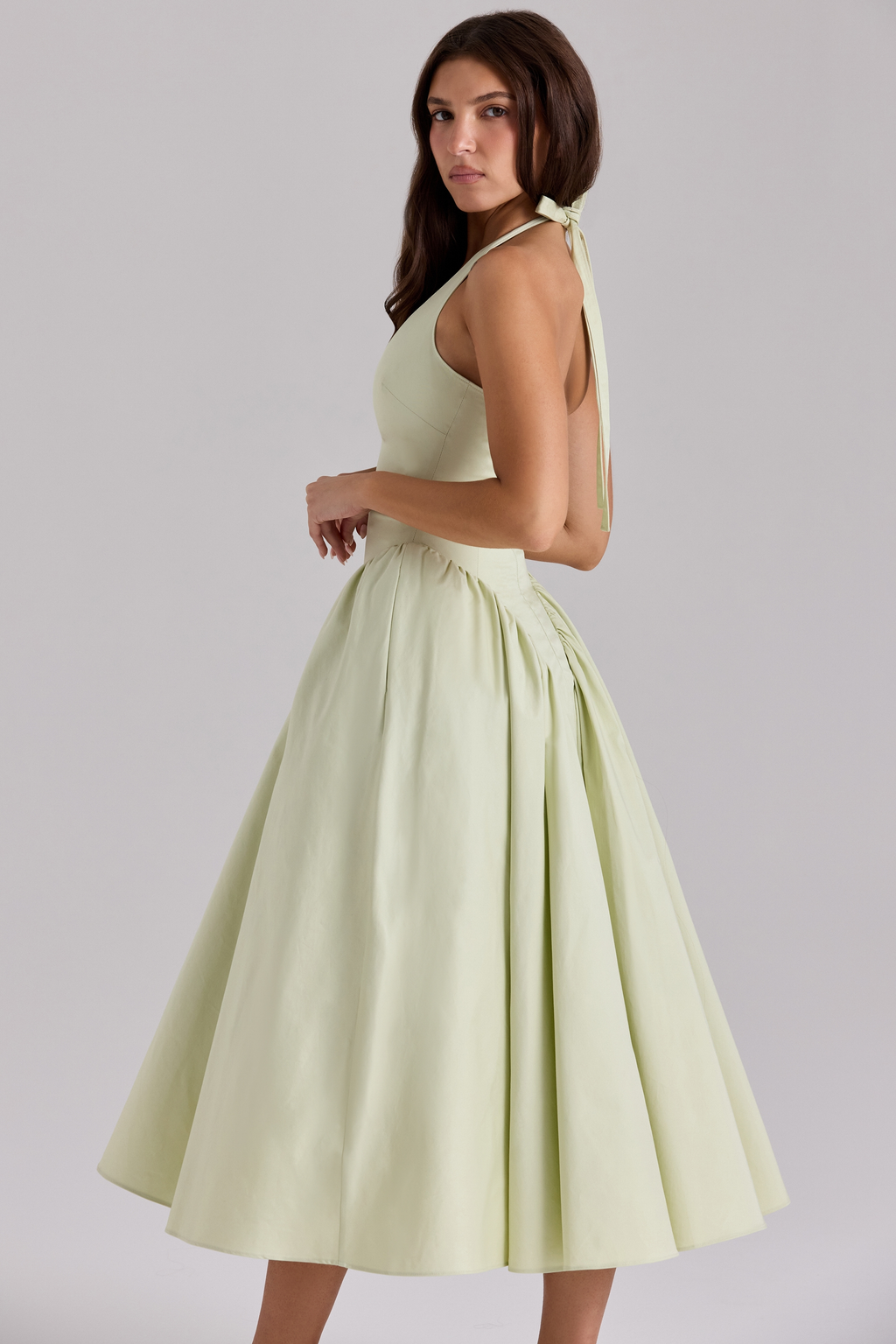 Kylae | Zomer-midijurk voor dames – Elegante halternekjurk met uitlopende rok