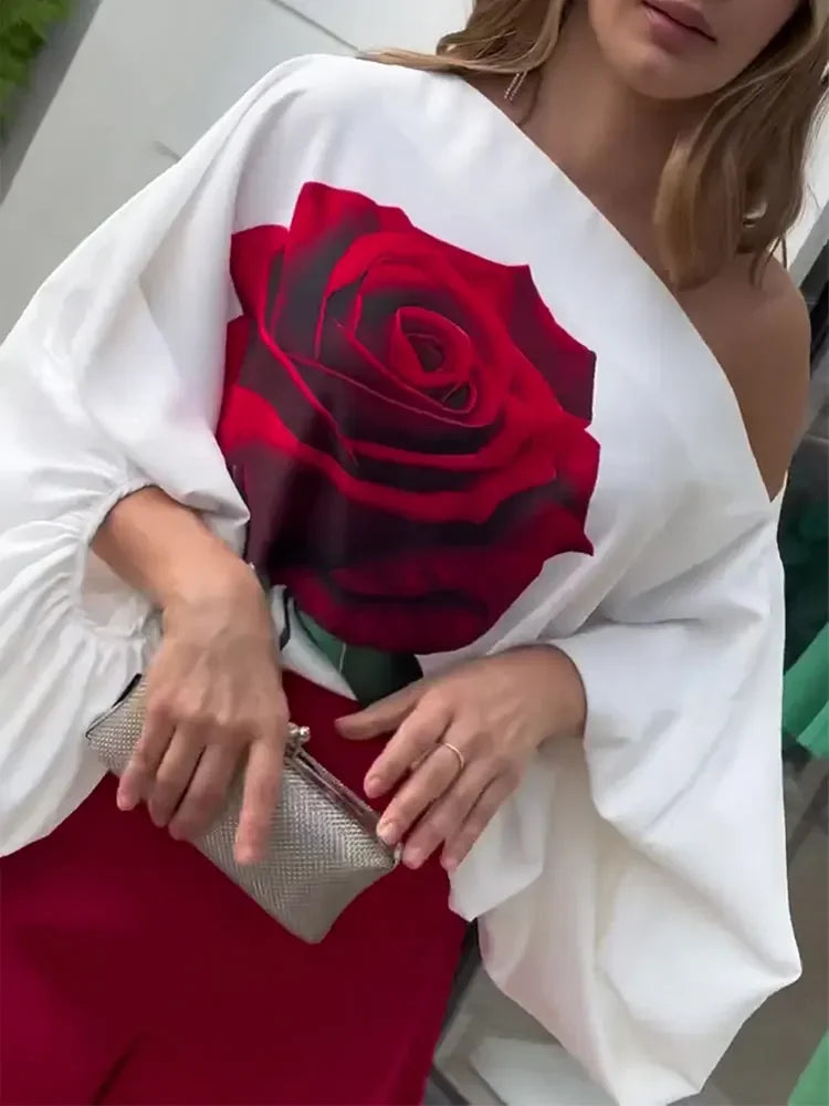 Zarelle | Roze outfit voor dames met bloemenprint – Blouse met schuine halslijn en broek met wijde pijpen