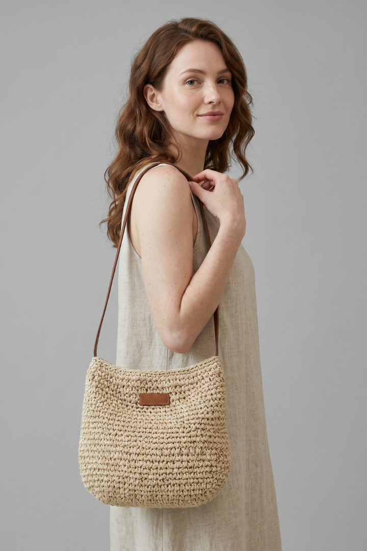 Pely | Compacte geweven schoudertas – Zomerse crossbody-strooitas voor dames