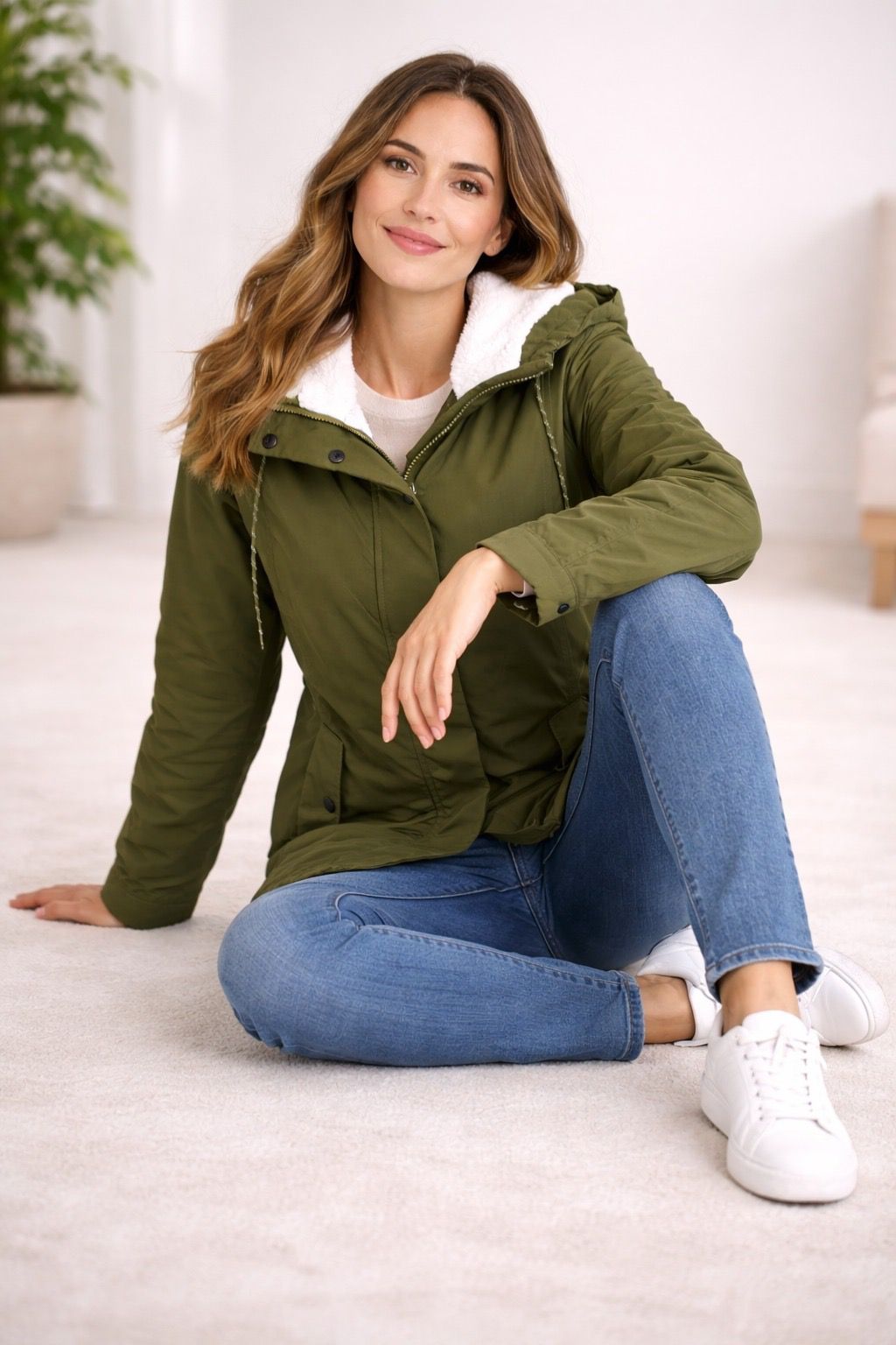 Adelina | Lange winterjas voor dames met capuchon, warme voering en waterafstotende afwerking