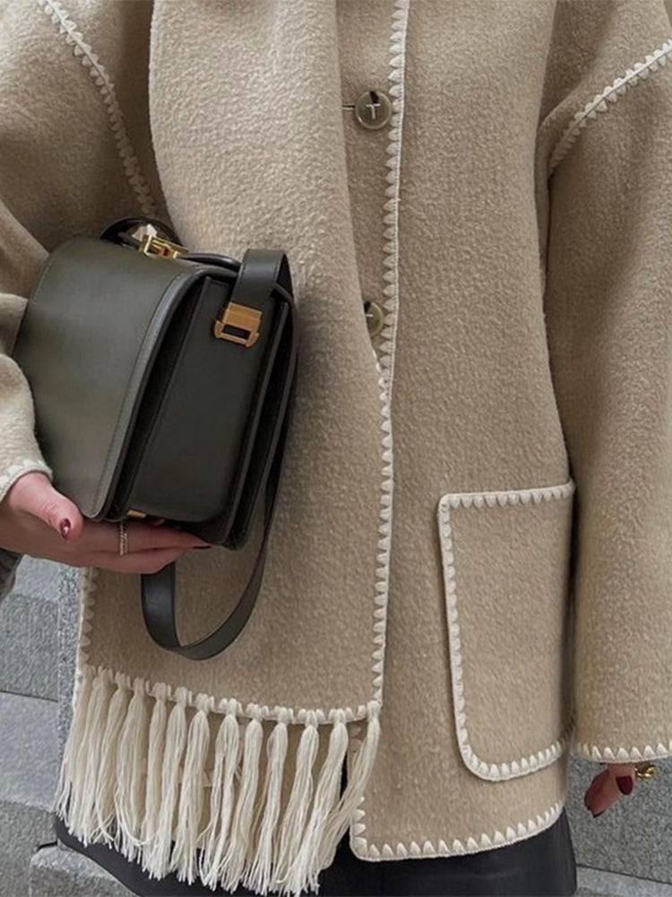 Karmijn | Winterjas voor dames met sjaalkraag, franjes en knoopsluiting