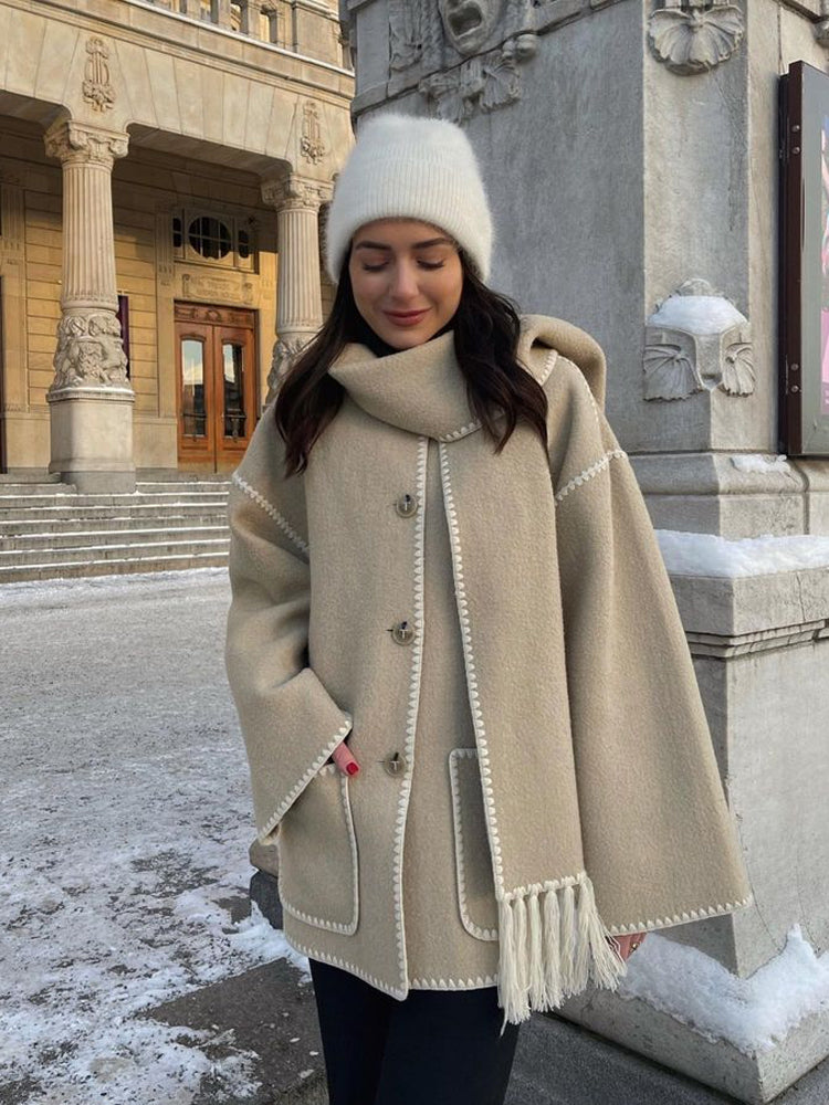 Karmijn | Winterjas voor dames met sjaalkraag, franjes en knoopsluiting