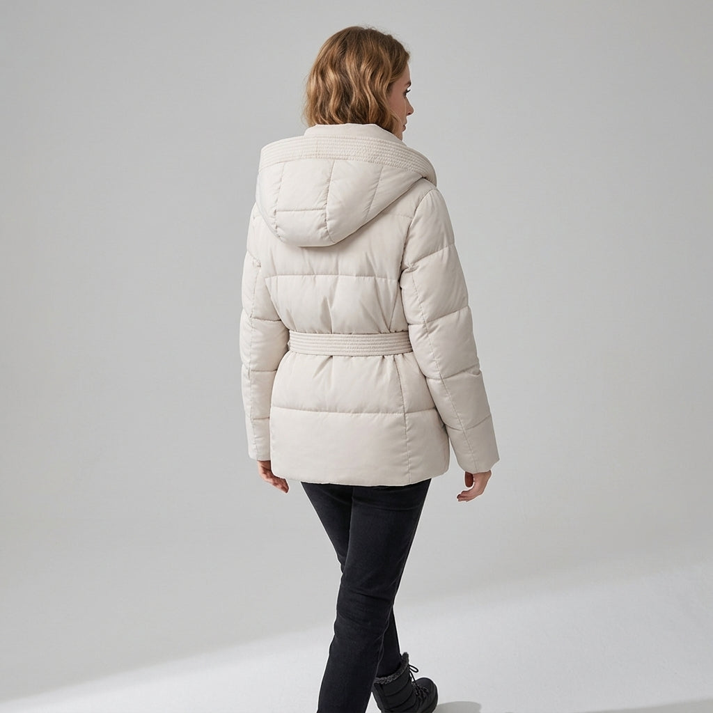 Nicolette | Gewatteerd damesjack met capuchon en riem – Comfortabele pasvorm