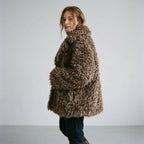 Zara | Retro Damesjas met Zachte Imitatiebontlook, Brede Revers en Open Model