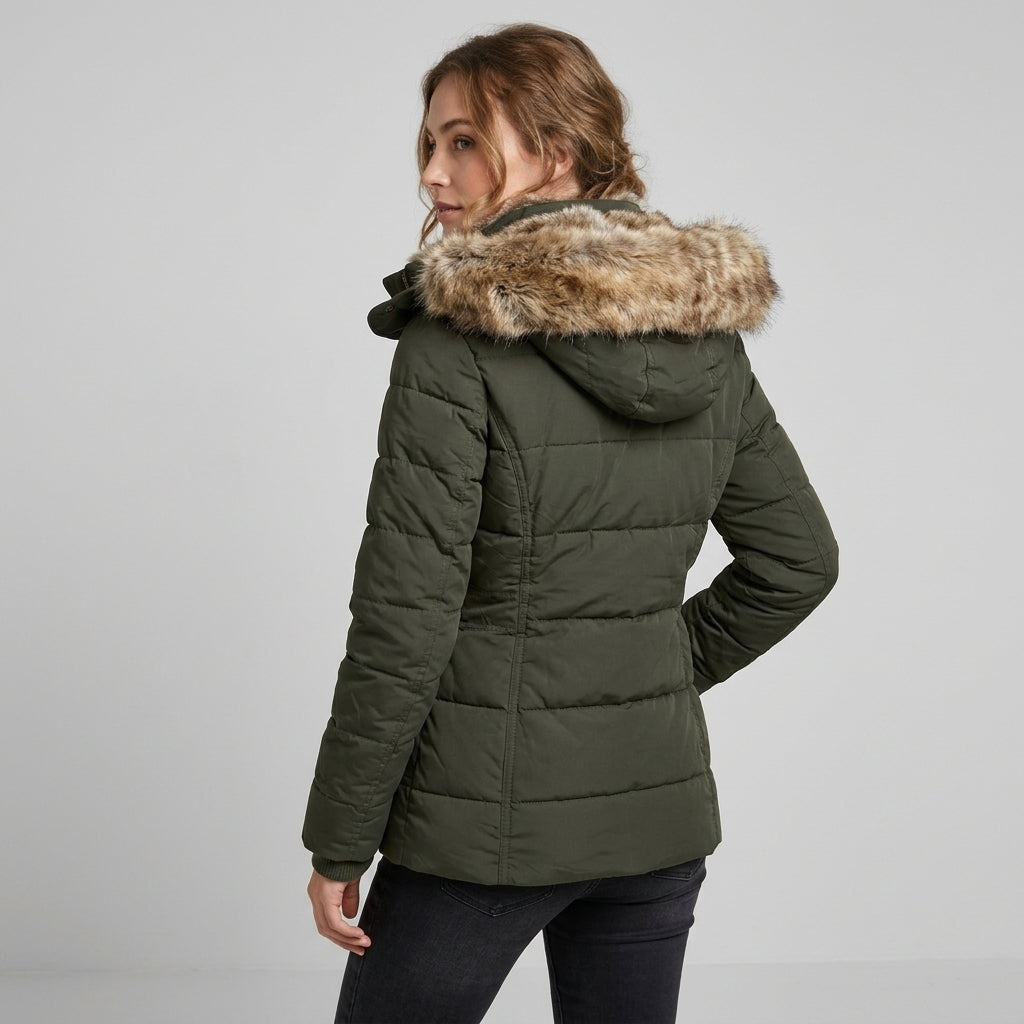 Kerensa | Winterjas met capuchon en zakken voor dames – Warm, stijlvol en praktisch