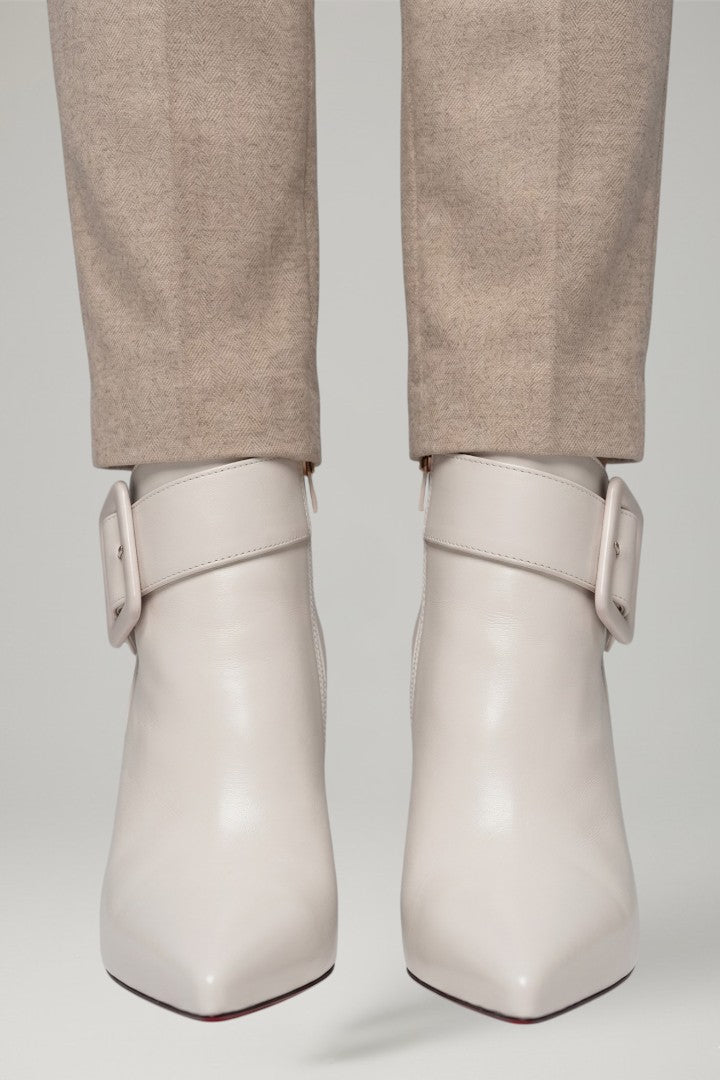 Evadne | Dames Leren Enkellaarsjes – Gespdetail & Zijrits