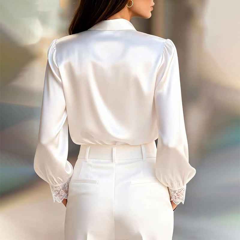 Maribel | Satijnen damesblouse met lange mouwen – Kantoorshirt met knoopsluiting en kanten details