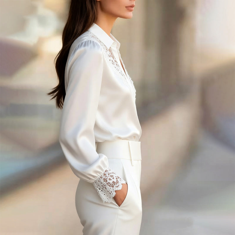 Maribel | Satijnen damesblouse met lange mouwen – Kantoorshirt met knoopsluiting en kanten details