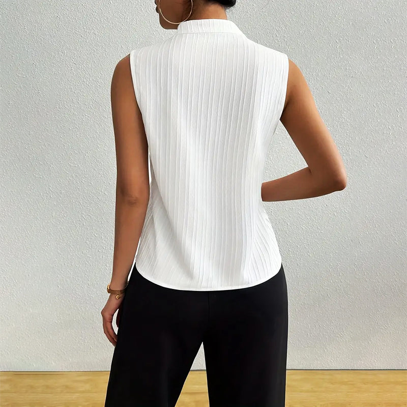 Rhea | Mouwloze damesblouse met knopen – Gestreepte casual top met V-hals