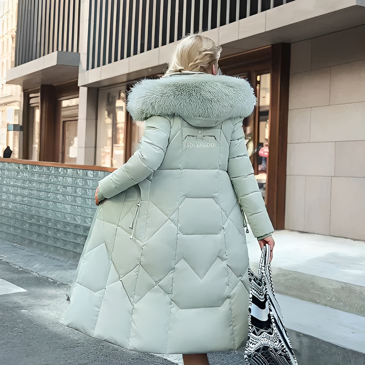 Yelena | Winterjas met capuchon voor dames – knielange, warme en elegante jas