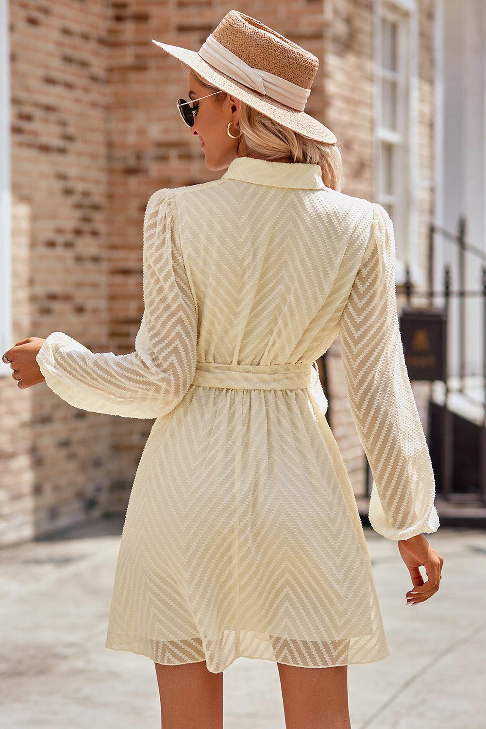 Iris | Gestreepte damesjurk met V-hals – elegante midi-jurk