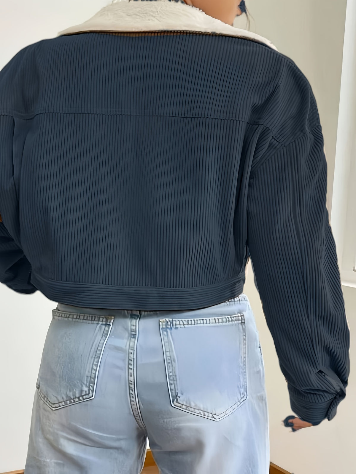 Agniet | Corduroyjas voor dames met fleecekraag – Korte, warme jas met voering van lamsfleece