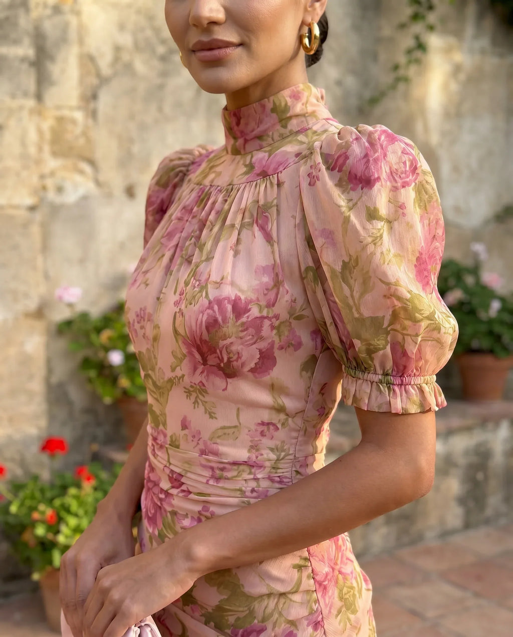 Ariana | Roze chiffonjurk voor dames – bloemenprint, pofmouwen