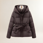 Nicolette | Gewatteerd damesjack met capuchon en riem – Comfortabele pasvorm