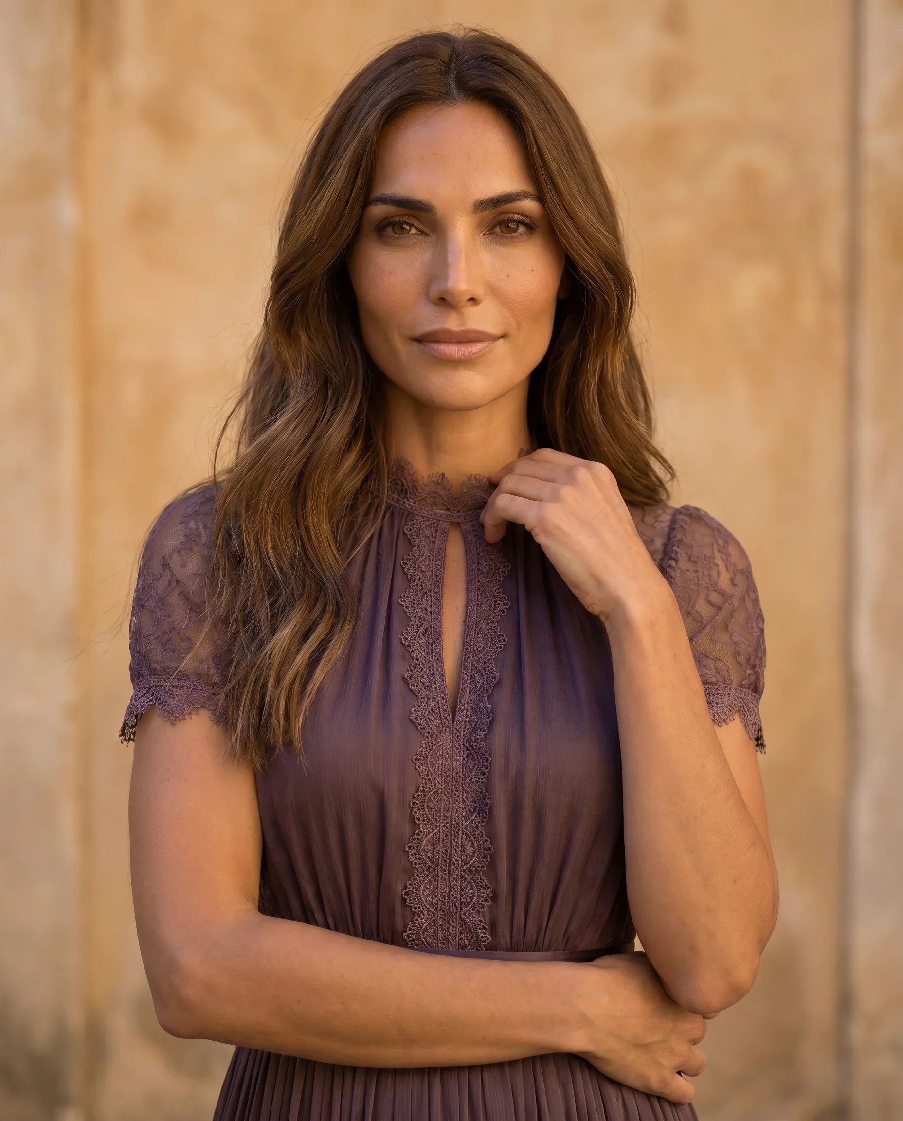 Prairie | Lange paarse chiffonjurk voor dames – Keyhole-halslijn