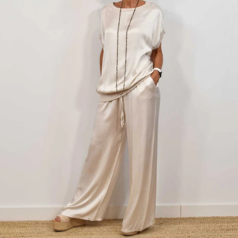 Lilac | Elegante satijnen tweedelige set voor dames – mouwloze top en broek met wijde pijpen