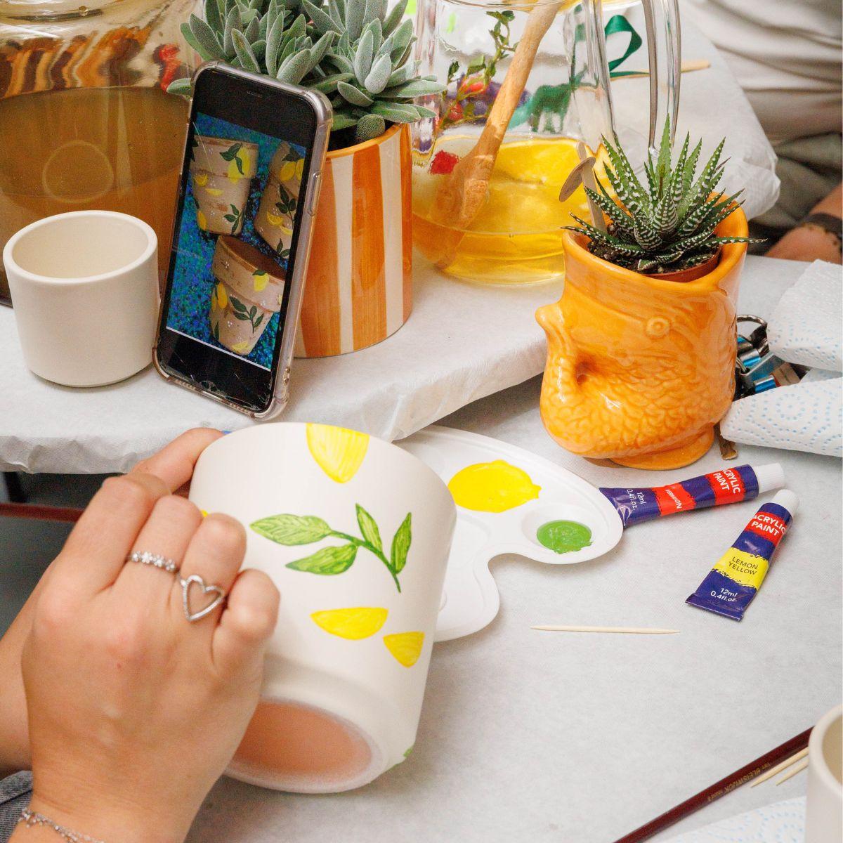 Verfpakket voor het schilderen van 4 bloempotten + orchideeën